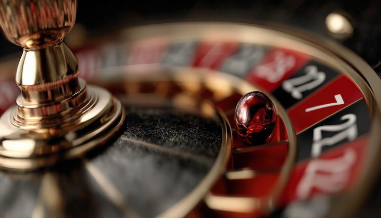 Lykketal og nytårs-overtro: Sådan giver du dine nytårsbets et festligt twist