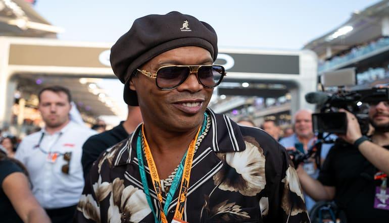 Ronaldinho: Fodboldens smil, magien og millionerne